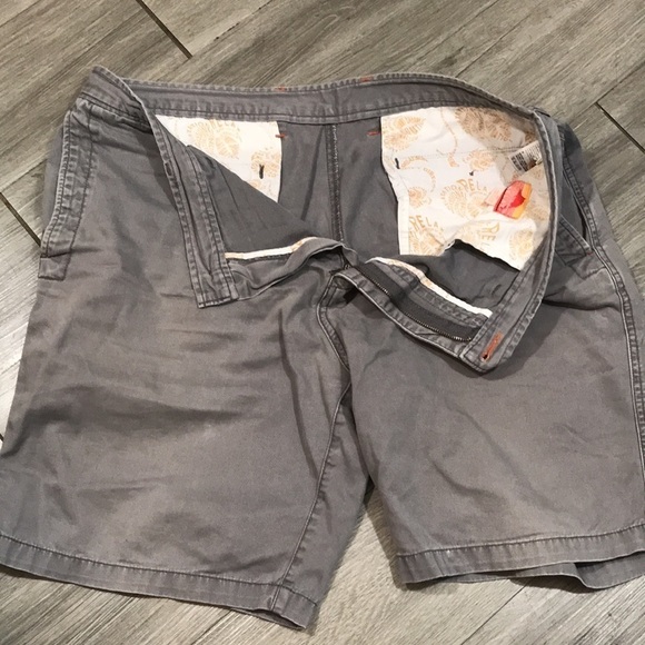 Tommy Bahama Gray Relaxed Fit Flat Front 100% Cotton Shorts size 38 - Picture 5 of 7